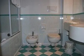 Green Hotel فندق