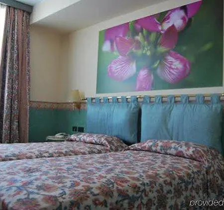 מלון Green Hotel 4*